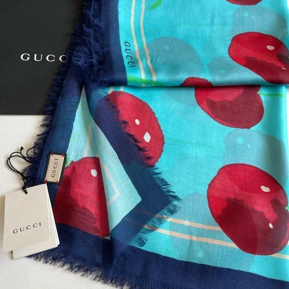 AUTHENTIC NWT GUCCI SHAWL / SCARF - Picture 5 of 13